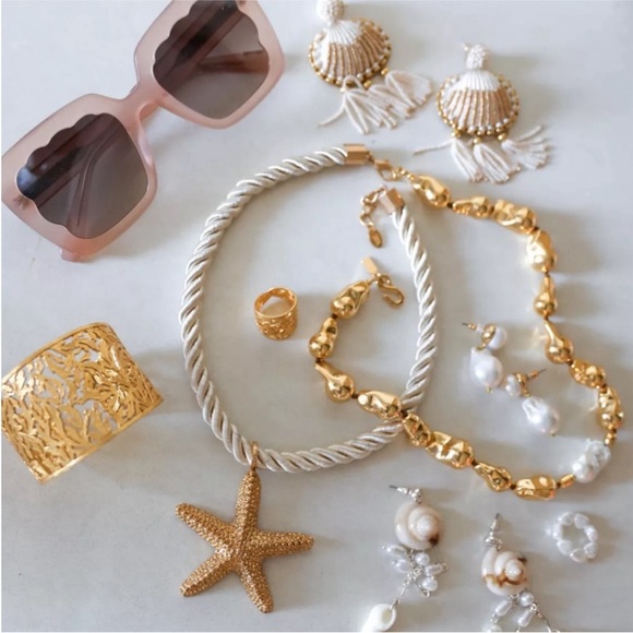 ZARA GOLD TONE STARFISH NECKLACE - Picture 3 of 3